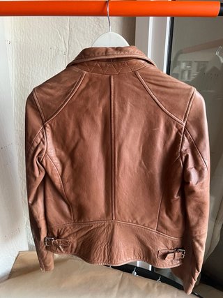 Chaqueta de cuero marrón