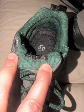 Zapatos de trabajo Be work. grises y verdes