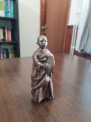 Figura Decorativa Monje Budista Tibetano