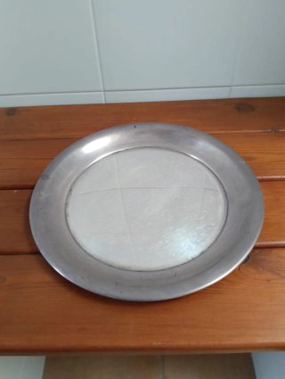 Quesera Cristal Tallado con Base Metálica