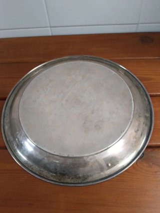 Quesera Cristal Tallado con Base Metálica
