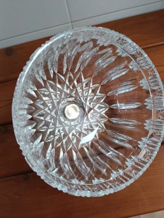 Quesera Cristal Tallado con Base Metálica