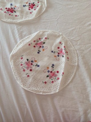 2 Tapetes bordados florales antiguos