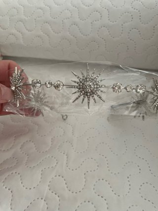 Tiara de novia con estrellas y pedrería