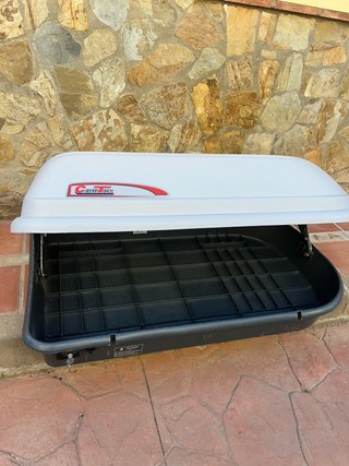 Cofre portaequipajes coche