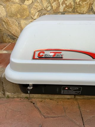 Cofre portaequipajes coche