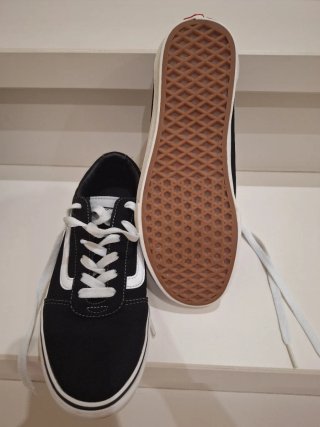 Zapatillas Vans Negras y Blancas