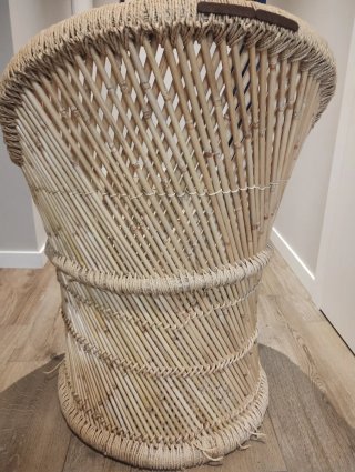 Sillón de mimbre redondo