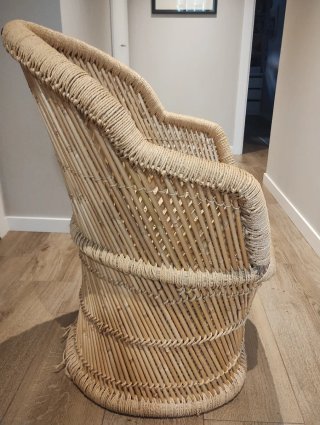Sillón de mimbre redondo