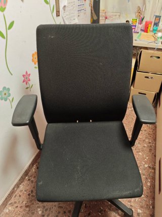 2 Sillas de despacho negras