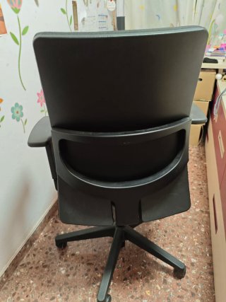 2 Sillas de despacho negras