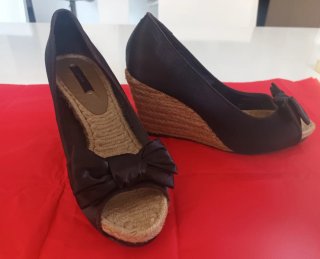 Sandalias cuña Zara marrón chocolate lazo