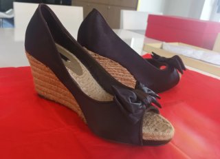 Sandalias cuña Zara marrón chocolate lazo