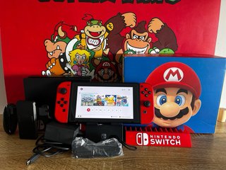 Nintendo Switch Edición Especial Mario COMO NUEVA