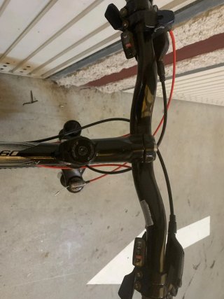 Bicicleta MTB Negra con zapas Spiuk para las calas
