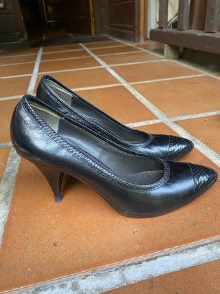 Zapatos de tacón negros