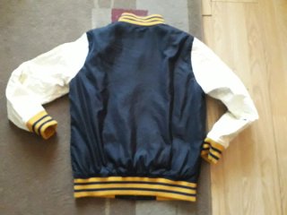 Chaqueta juvenil negra y blanca
