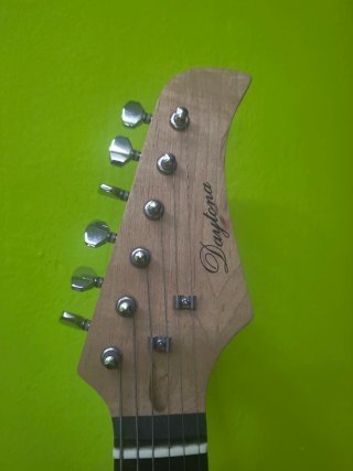 Guitarra Daytona Eléctrica Negra