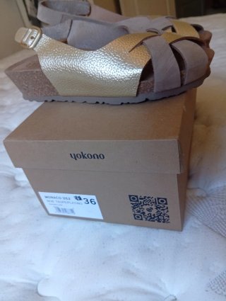 Yokono Sandalias Marrones y Doradas