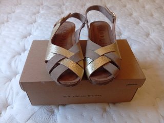 Yokono Sandalias Marrones y Doradas