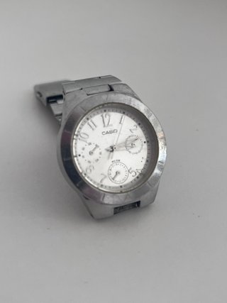 Reloj Casio Plata y Blanco