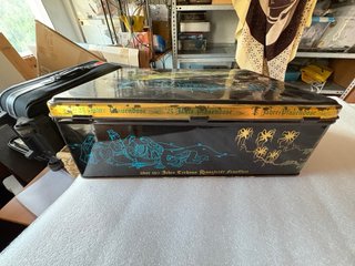 Caja metálica vintage pavo real