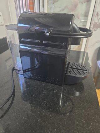 Cafetera Nespresso Negra