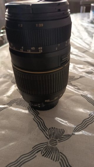 Objetivo Tamron 70-300mm Tele-Macro