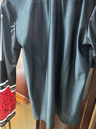 Camiseta Aire Retro Negra y Roja