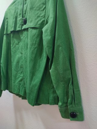 Chaqueta verde estilo vintage, de Sfera. Talla 40