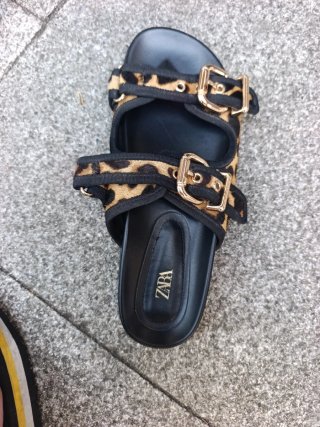 Chanclas Zara leopardo hebillas doradas