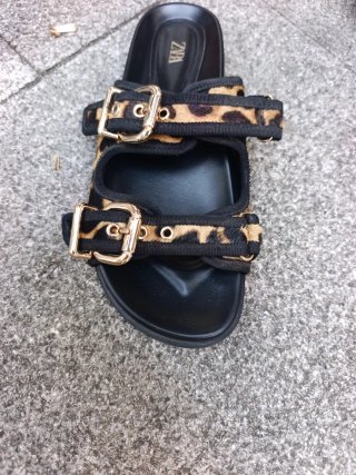 Chanclas Zara leopardo hebillas doradas