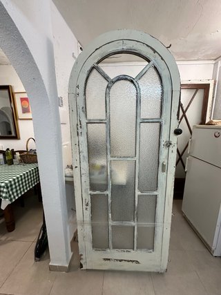 Puerta antigua con cristal