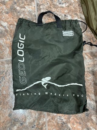 Vadeador de pesca verde con botas