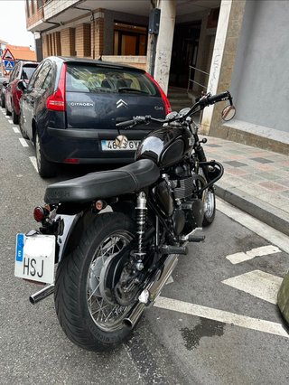 Triumph Bonneville T100 Negra