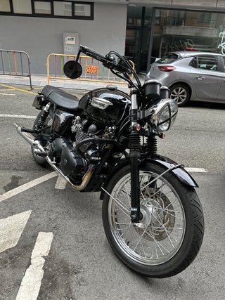 Triumph Bonneville T100 Negra