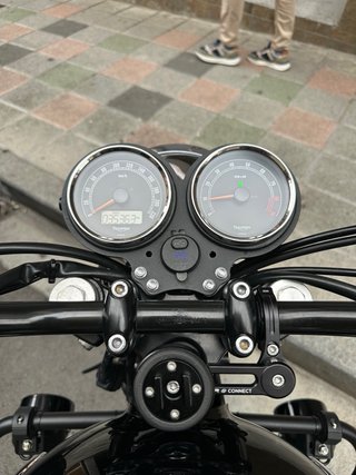 Triumph Bonneville T100 Negra