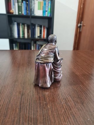 Figura Decorativa Monje Budista Tibetano