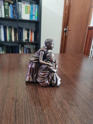 Figura Decorativa Monje Budista Tibetano