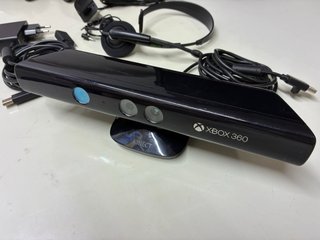 Xbox 360 250GB Negra + 2 mandos cámara accesorios