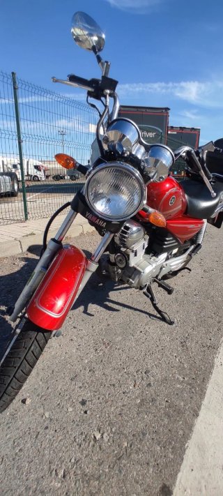 Yamaha YBR 125 Custom Roja 2016