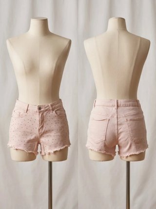 Shorts vaqueros rosas con tachuelas