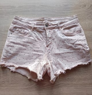 Shorts vaqueros rosas con tachuelas