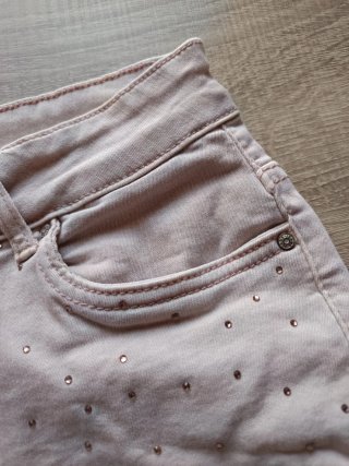 Shorts vaqueros rosas con tachuelas