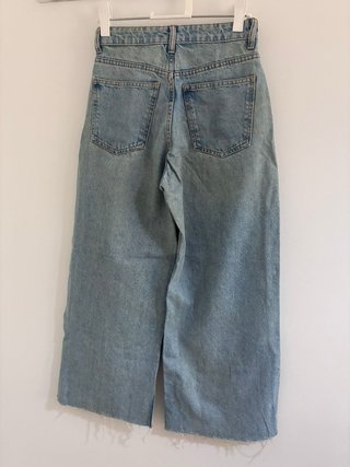 Pantalón vaquero cropped azul