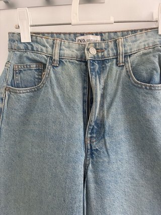 Pantalón vaquero cropped azul