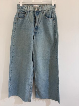 Pantalón vaquero cropped azul