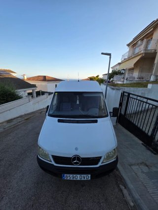 Mercedes-Benz Sprinter larga ( ENTRA EN BARCELONA)