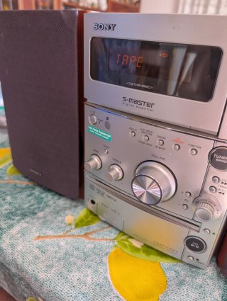 Minicadena Sony CMT-CPZ1 HiFi con Altavoces