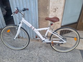 Bicicleta de montaña BTWIN blanca